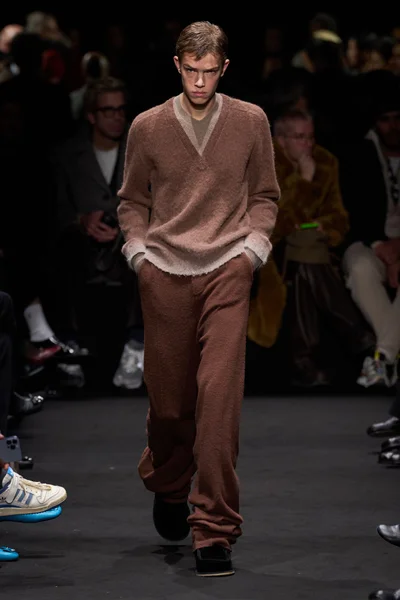 Look 15